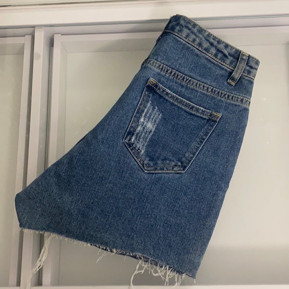 PrettyLittleThing Mom Shorts - Picture 5 of 7